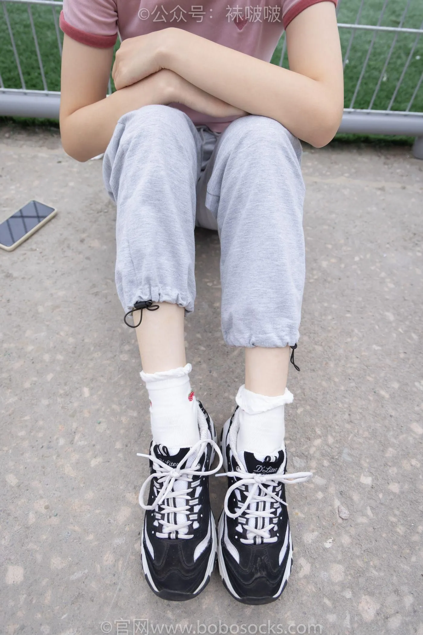 [BoBoSocks袜啵啵]NO.016 熊熊-斯凯奇运动鞋、棉袜（踩脏）、裸足 [147P]插图5